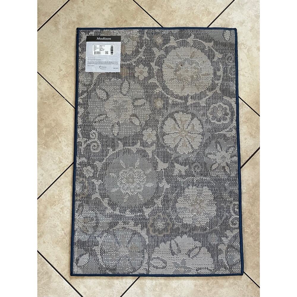 Beautiful Madison Navy Area Rug 2’ x 3’ - Picture 4 of 6